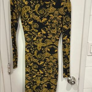 Elegant Black and Gold Paisley Dress
Versace jeans couture